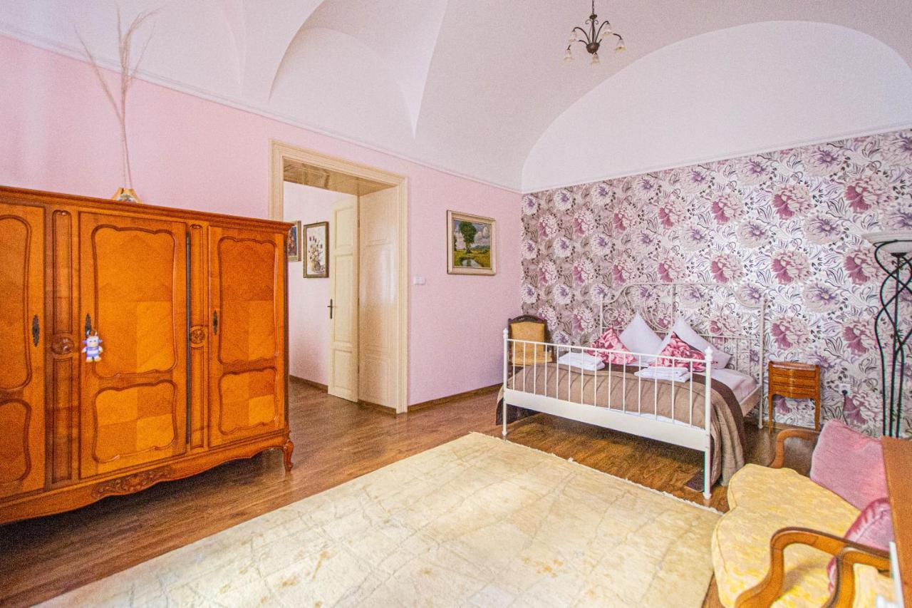 Astronomical Clock Suite By Ruterra Prague Extérieur photo